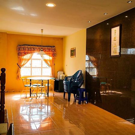 Villa Bukit Indah Brastagi / 베라스타기 외부 사진