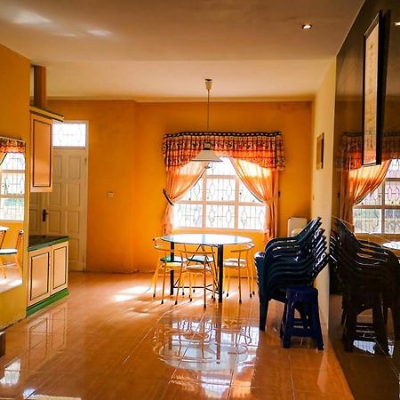 Villa Bukit Indah Brastagi / 베라스타기 외부 사진