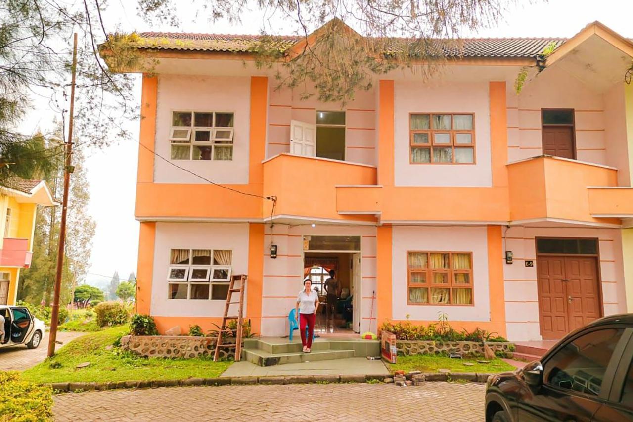 Villa Bukit Indah Brastagi / 베라스타기 외부 사진