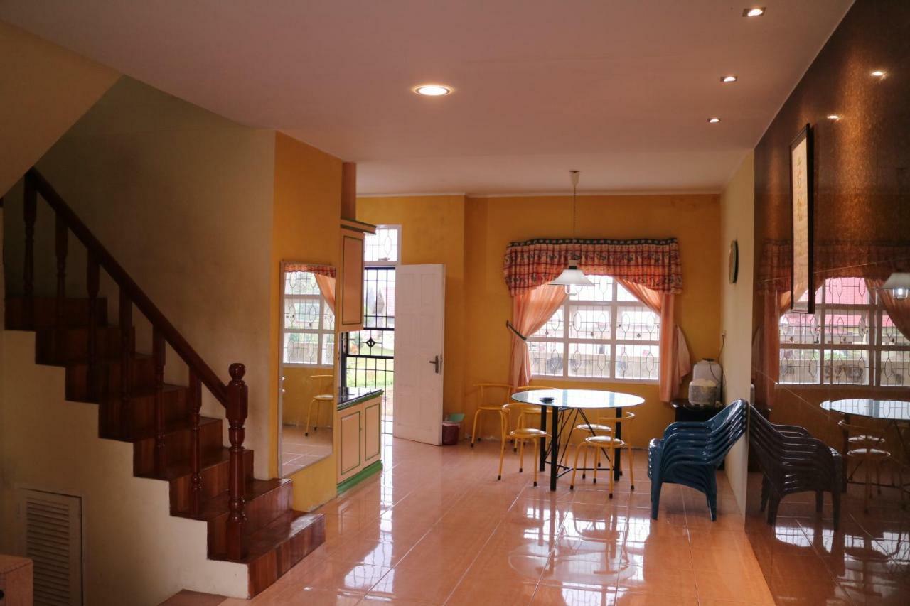 Villa Bukit Indah Brastagi / 베라스타기 외부 사진